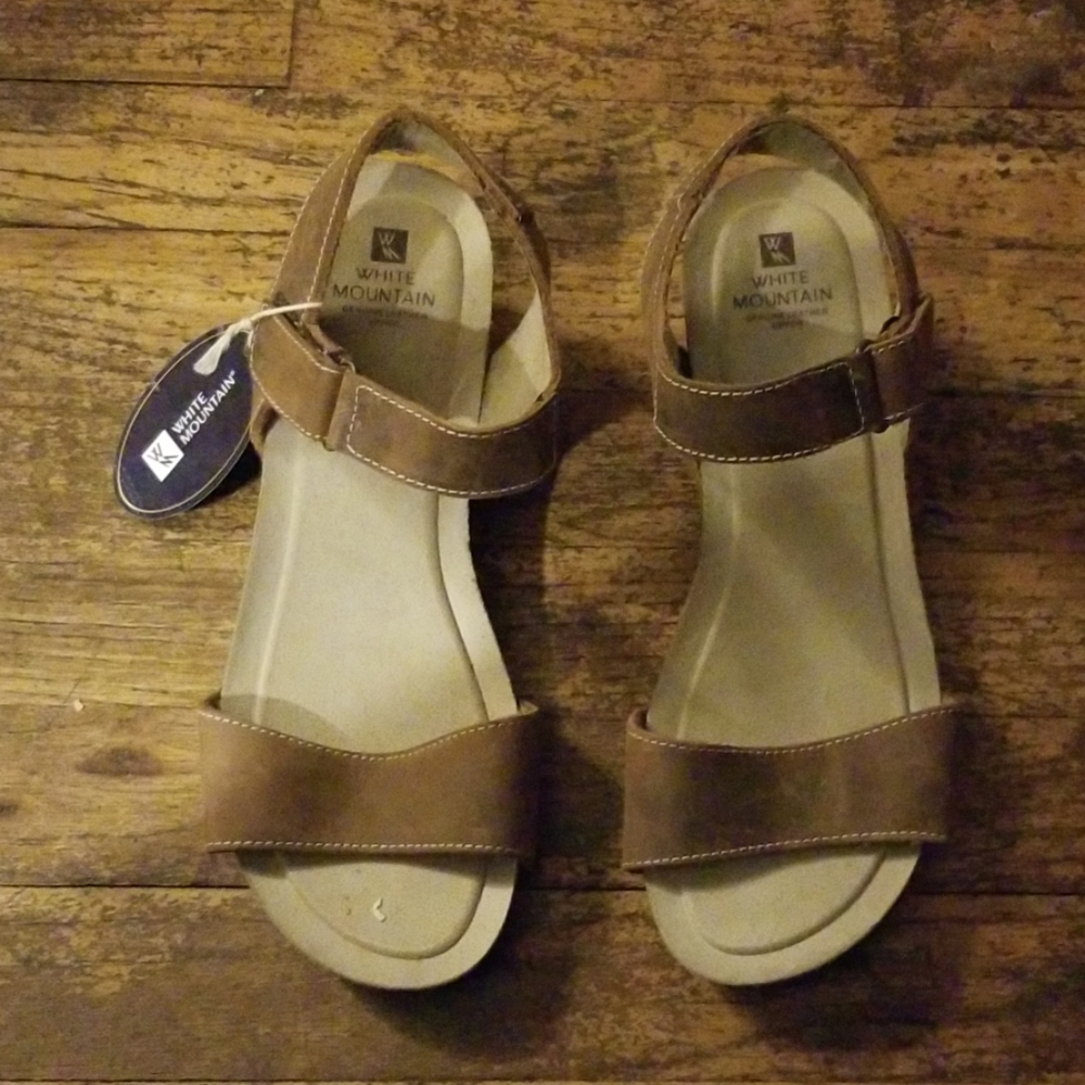WHITE MOUNTAIN Sandals